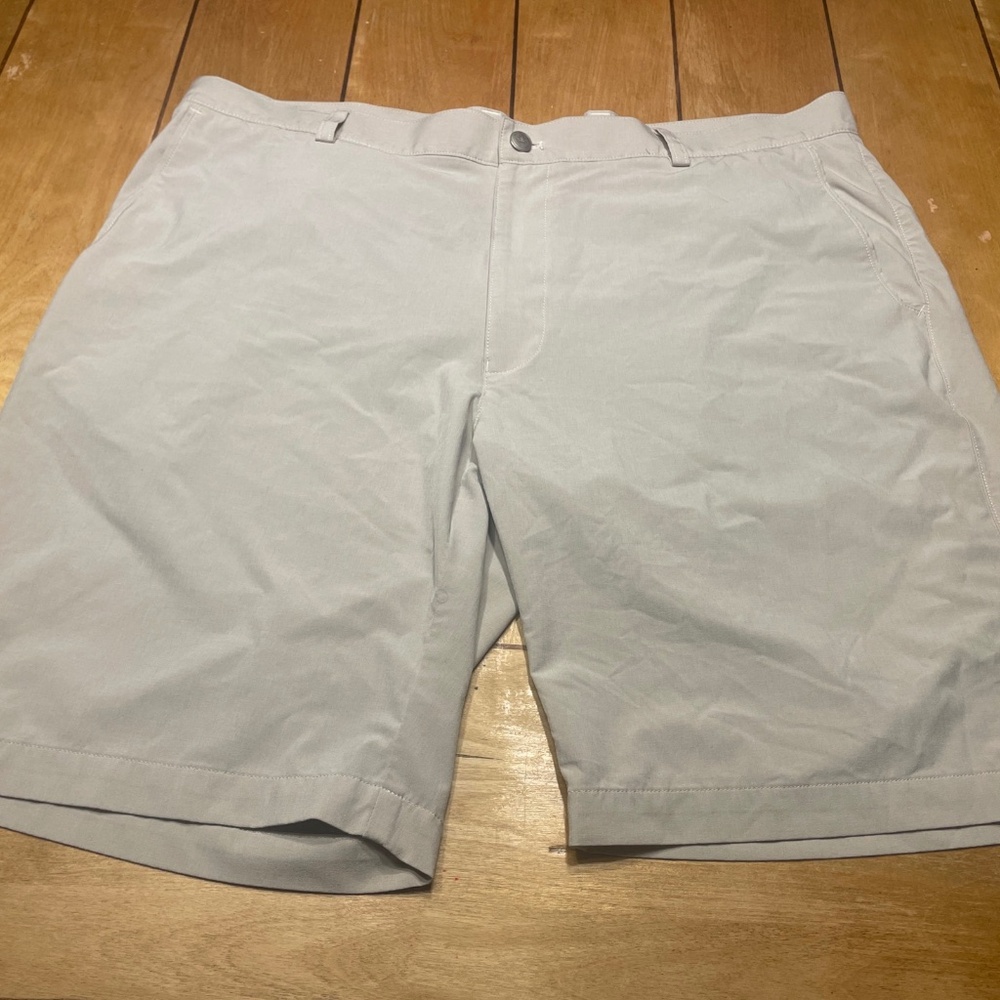Peter Millar Crown Sport Shorts Performance Stretch 40x10 Stone color